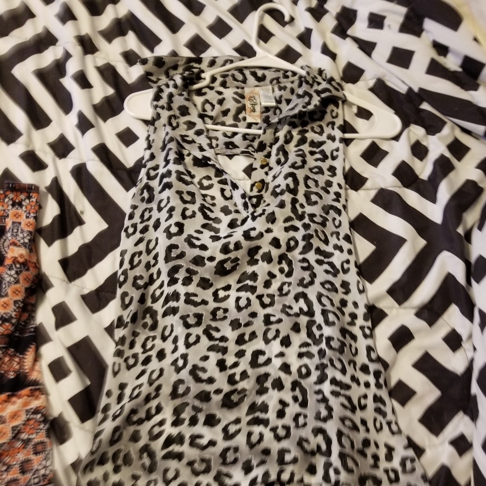 Cheetah print high low sleeveless shirt
